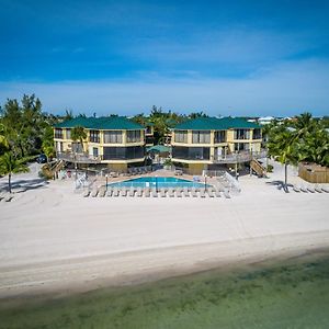 Pool Two-Bedroom Beach Villa